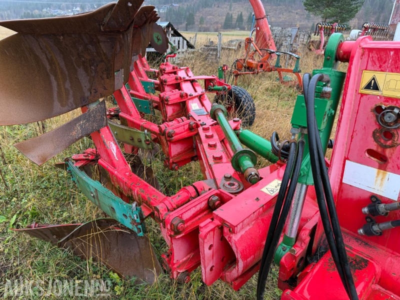 2010 UNIA vendeplog – 5 skjær, kraftig modell - Máquina agrícola: foto 5 2010 UNIA vendeplog – 5 skjær, kraftig modell - Máquina agrícola: foto 5