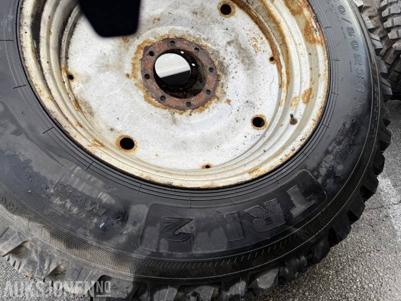 4 stk. Nokian TRI 2 – vinterhjul med felg (480/80R38 + 440/80R24) - Máquina agrícola: foto 4 4 stk. Nokian TRI 2 – vinterhjul med felg (480/80R38 + 440/80R24) - Máquina agrícola: foto 4
