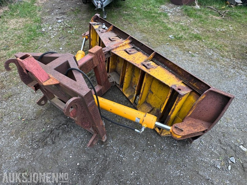 Hydraulisk Brøyteskjær til traktor og hjullaster - bredde 2720 mm - Volvo BM og Triangelfeste - Máquina agrícola: foto 1 Hydraulisk Brøyteskjær til traktor og hjullaster - bredde 2720 mm - Volvo BM og Triangelfeste - Máquina agrícola: foto 1