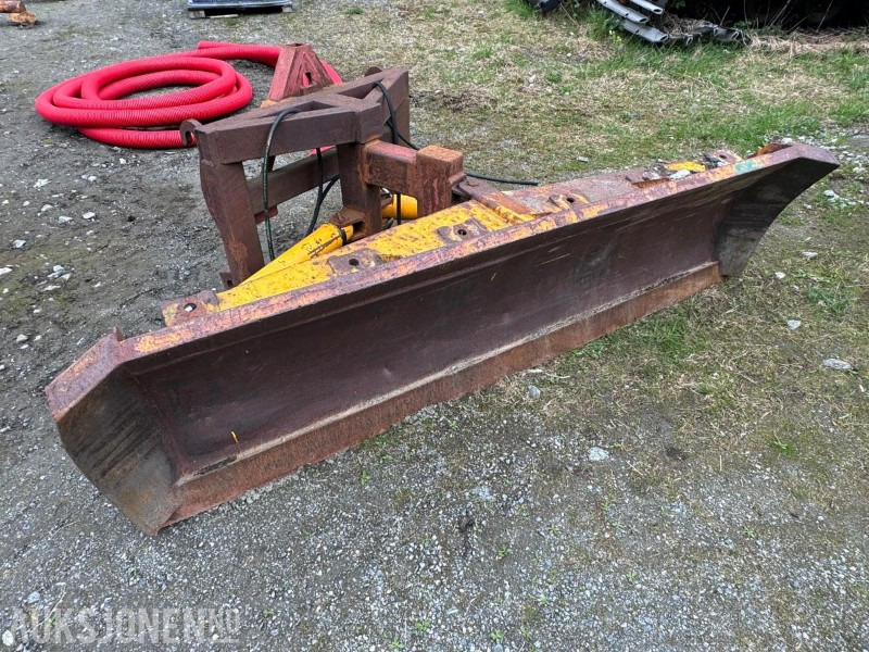Hydraulisk Brøyteskjær til traktor og hjullaster - bredde 2720 mm - Volvo BM og Triangelfeste - Máquina agrícola: foto 3 Hydraulisk Brøyteskjær til traktor og hjullaster - bredde 2720 mm - Volvo BM og Triangelfeste - Máquina agrícola: foto 3