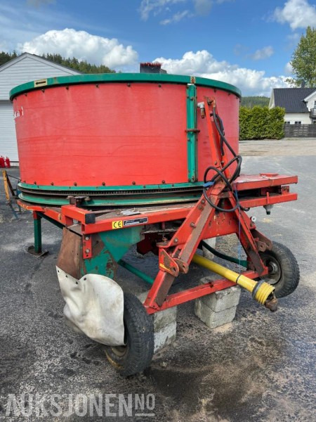 Máquina agrícola Kverneland - Halm utlegger: foto 1