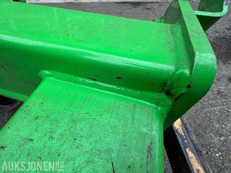 Lite brukt løftearm til Avant 630 - Máquina agrícola: foto 2 Lite brukt løftearm til Avant 630 - Máquina agrícola: foto 2