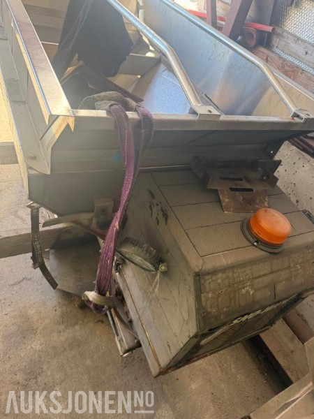 Saltspreder til bil - ingen minstepris - Máquina agrícola: foto 2 Saltspreder til bil - ingen minstepris - Máquina agrícola: foto 2