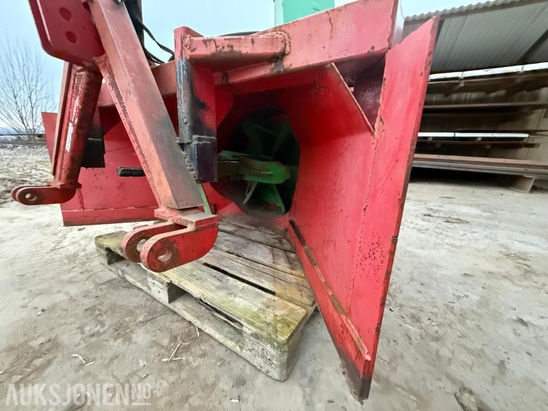 Snøfreser med 3-punktsfeste til traktor – hydraulisk utkaster - Máquina agrícola: foto 2 Snøfreser med 3-punktsfeste til traktor – hydraulisk utkaster - Máquina agrícola: foto 2