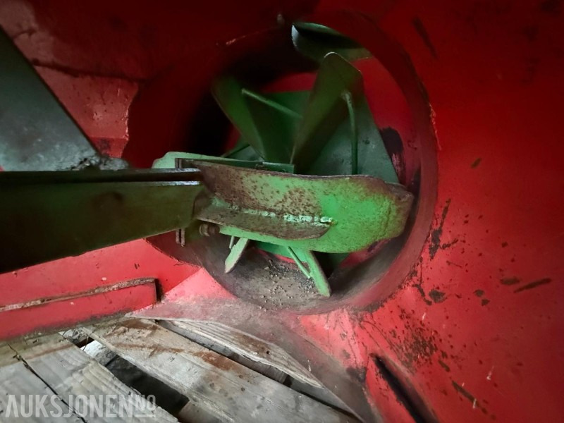 Snøfreser med 3-punktsfeste til traktor – hydraulisk utkaster - Máquina agrícola: foto 5 Snøfreser med 3-punktsfeste til traktor – hydraulisk utkaster - Máquina agrícola: foto 5