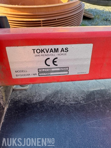 Tokvam - Hydraulisk feiekost med Eurofeste og triangelfeste - FK-21100 - Máquina agrícola: foto 4 Tokvam - Hydraulisk feiekost med Eurofeste og triangelfeste - FK-21100 - Máquina agrícola: foto 4