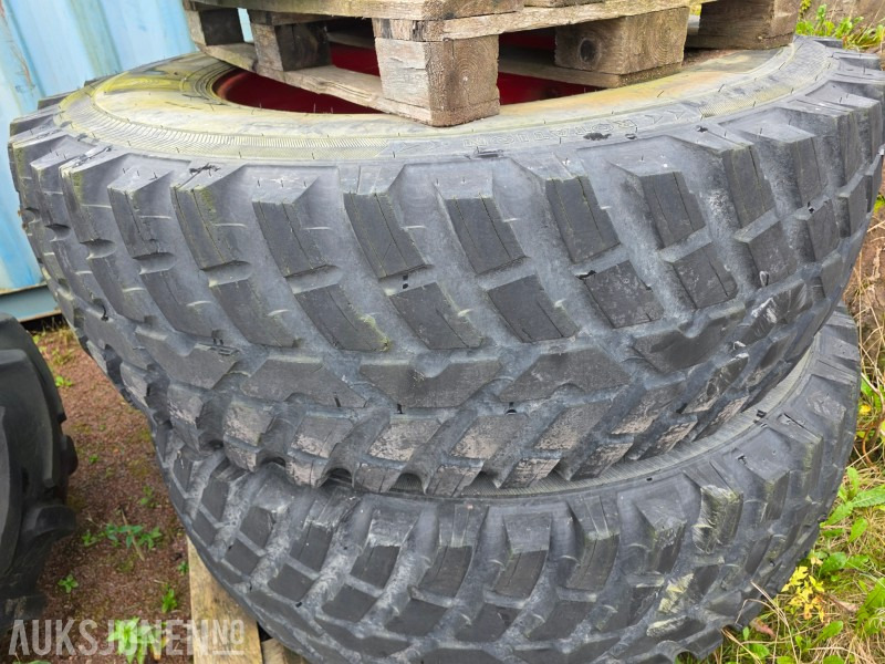Traktordekk 2 stk 540/80R38 og 2 stk Nokian 440/80R28 - Máquina agrícola: foto 4 Traktordekk 2 stk 540/80R38 og 2 stk Nokian 440/80R28 - Máquina agrícola: foto 4