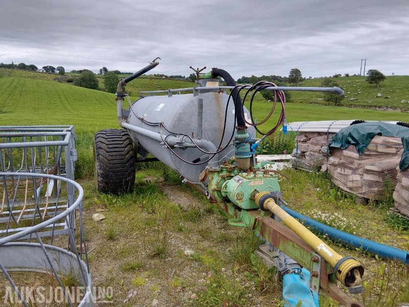 Vakumvogn Kombijet - Máquina agrícola: foto 1 Vakumvogn Kombijet - Máquina agrícola: foto 1