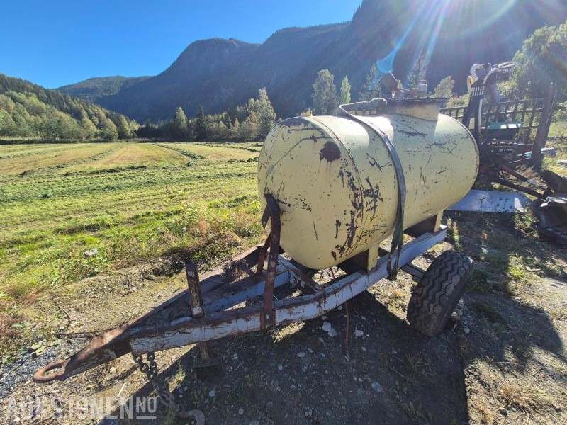 Mobil Dieseltank med hjulgang ca 1400 l - Equipamento de construção: foto 1 Mobil Dieseltank med hjulgang ca 1400 l - Equipamento de construção: foto 1