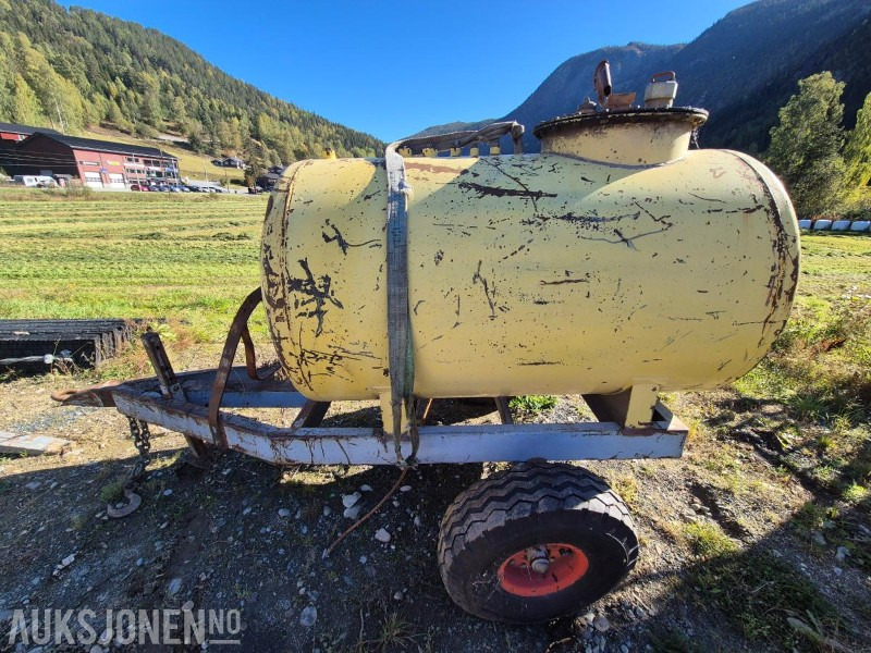 Mobil Dieseltank med hjulgang ca 1400 l - Equipamento de construção: foto 2 Mobil Dieseltank med hjulgang ca 1400 l - Equipamento de construção: foto 2