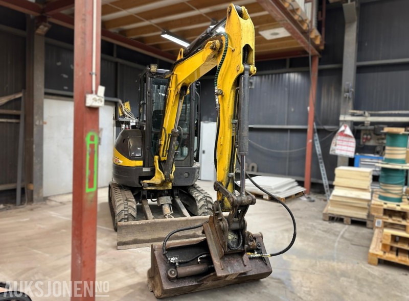 New Holland E35B SR – 2015 – 2184 timer – Nytt beltesett – 2 skuffer, - Mini escavadeira: foto 3 New Holland E35B SR – 2015 – 2184 timer – Nytt beltesett – 2 skuffer, - Mini escavadeira: foto 3