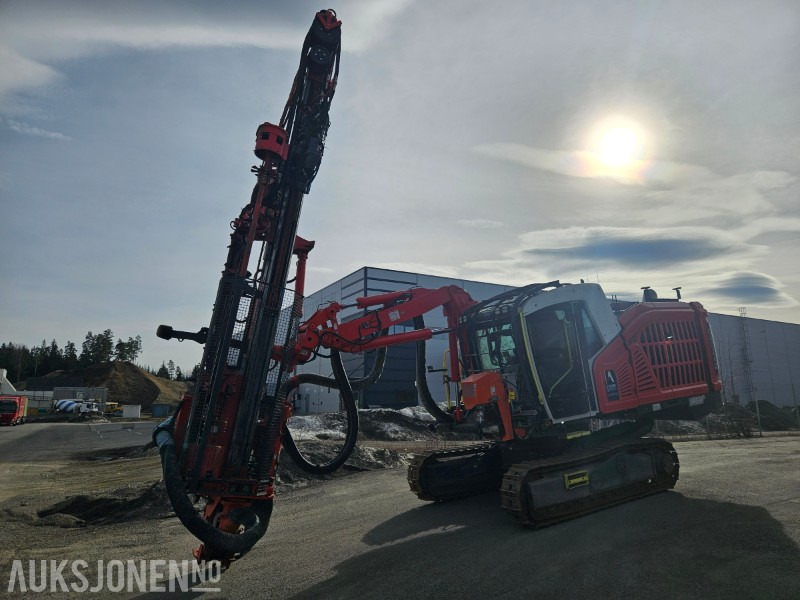 Sandvik DX800I - Máquina de perfuração: foto 2 Sandvik DX800I - Máquina de perfuração: foto 2