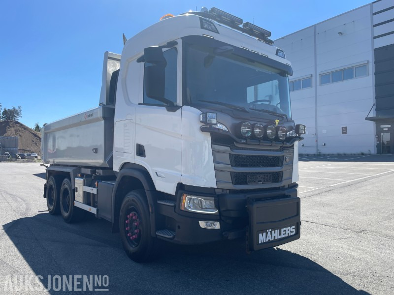 Scania R560 Super 6x4 Tippbil Istrail dumperkasse Mahlers brøyterigget - Caminhão basculante: foto 1 Scania R560 Super 6x4 Tippbil Istrail dumperkasse Mahlers brøyterigget - Caminhão basculante: foto 1
