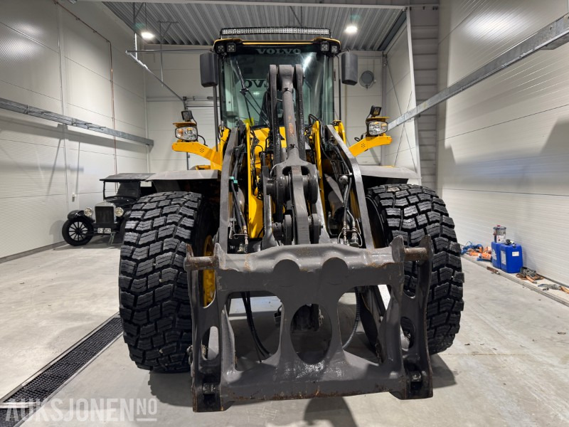 VOLVO L120F HJULLASTER MED SKUFFE, SENTRALSMØRING OG 2 SETT HJUL - Carregadeira de rodas: foto 3 VOLVO L120F HJULLASTER MED SKUFFE, SENTRALSMØRING OG 2 SETT HJUL - Carregadeira de rodas: foto 3