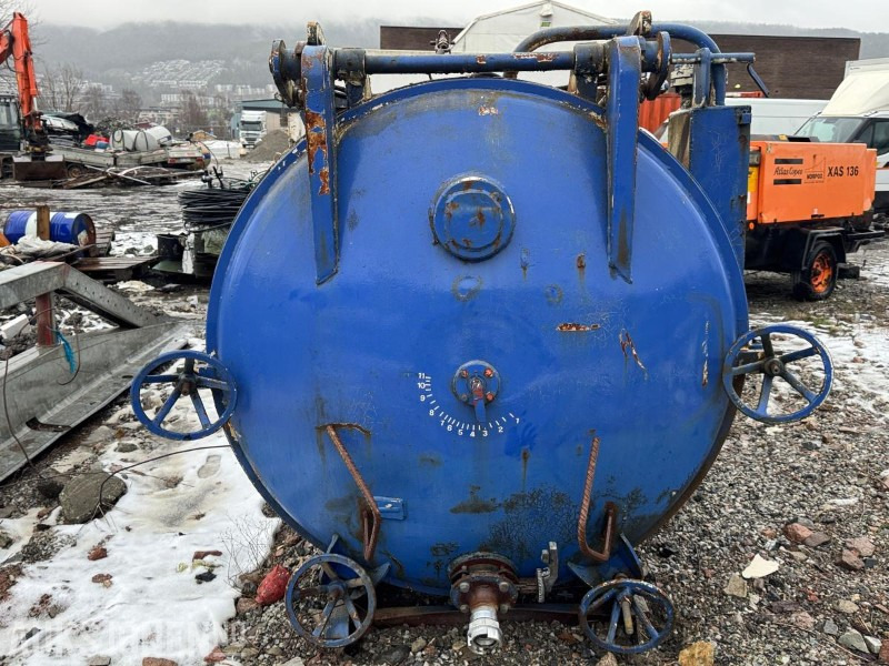 Vanntank på krokramme - Equipamento de construção: foto 3 Vanntank på krokramme - Equipamento de construção: foto 3