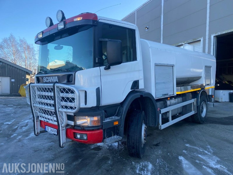 2000 Scania P-serie - Spylebil - Nyrestaurert - 4x4 - Veículo municipal/ Especial: foto 1 2000 Scania P-serie - Spylebil - Nyrestaurert - 4x4 - Veículo municipal/ Especial: foto 1