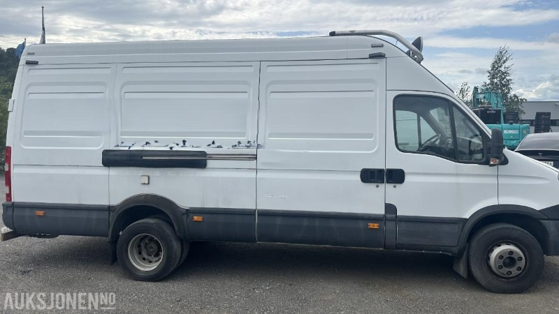2013 IVECO DAILY 70C17 EEV 3,0 170 HK | DIESELVARMER | ARBEIDSLYS | HENGERFESTE 3500 KG - Veículo municipal/ Especial: foto 4 2013 IVECO DAILY 70C17 EEV 3,0 170 HK | DIESELVARMER | ARBEIDSLYS | HENGERFESTE 3500 KG - Veículo municipal/ Especial: foto 4