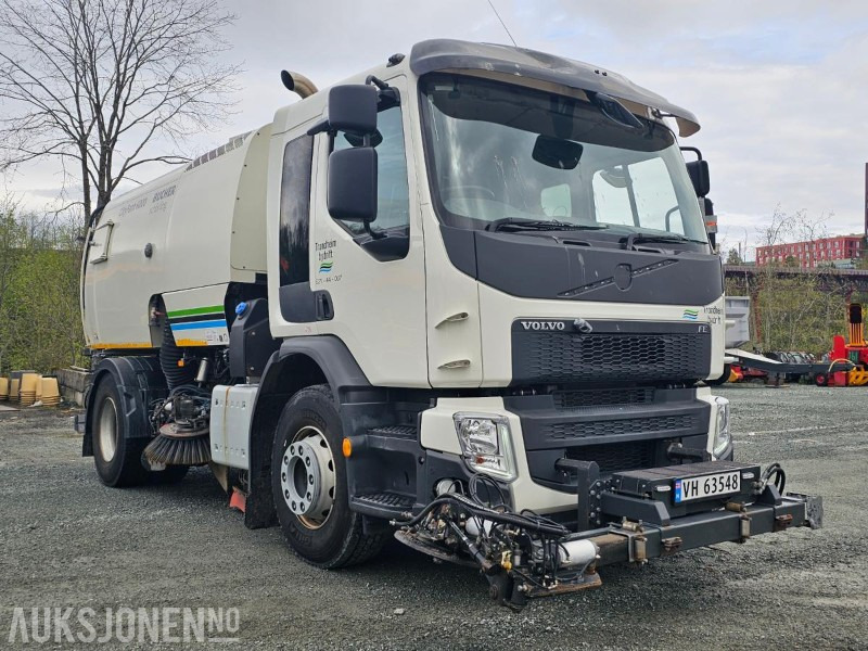 2014 Volvo FE Feiebil med Bucher Schörling CityFant 6000 påbygg/Komplett feiesystem - Veículo municipal/ Especial: foto 3 2014 Volvo FE Feiebil med Bucher Schörling CityFant 6000 påbygg/Komplett feiesystem - Veículo municipal/ Especial: foto 3