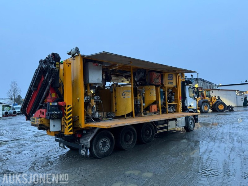 2017 Mercedes-Benz Arocs 3235 8x4, Injeksjonsrigg AMV, EURO 6, påmontert kran - Veículo municipal/ Especial: foto 5 2017 Mercedes-Benz Arocs 3235 8x4, Injeksjonsrigg AMV, EURO 6, påmontert kran - Veículo municipal/ Especial: foto 5