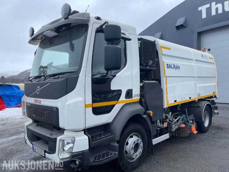2023 Volvo FL 280 hk * BAL`Hydro Feiebil/Sweeper * Klar for sesongen * 2500 Km * Leveres med ny Eu kontroll * - Veículo municipal/ Especial: foto 1 2023 Volvo FL 280 hk * BAL`Hydro Feiebil/Sweeper * Klar for sesongen * 2500 Km * Leveres med ny Eu kontroll * - Veículo municipal/ Especial: foto 1