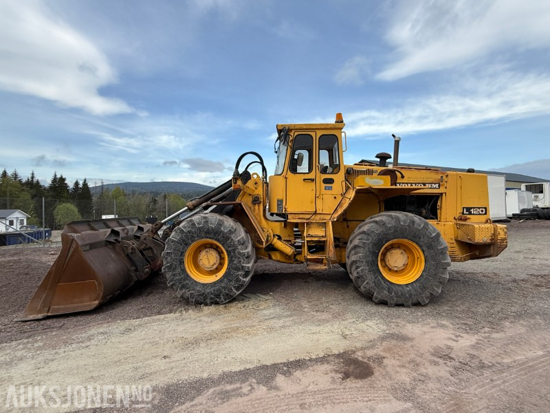 Volvo L120 Hjullaster - 4x4 - Gjerstad 2900L skuff - Nylig byttet dekk - Vekt montert - Carregadeira de rodas: foto 3 Volvo L120 Hjullaster - 4x4 - Gjerstad 2900L skuff - Nylig byttet dekk - Vekt montert - Carregadeira de rodas: foto 3