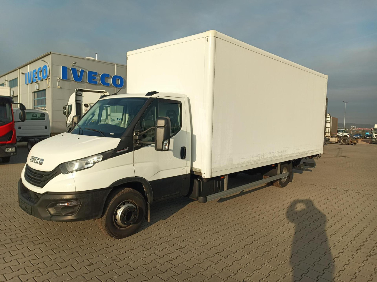 IVECO Daily 70C18A8/P - Carrinha de contentor: foto 1 IVECO Daily 70C18A8/P - Carrinha de contentor: foto 1