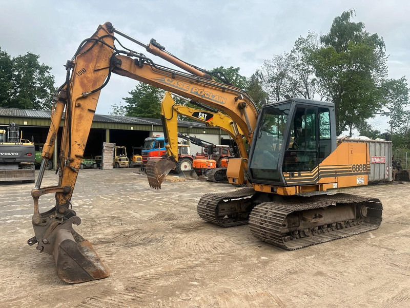 Case 688 B 16 ton - Escavadora de rastos: foto 1 Case 688 B 16 ton - Escavadora de rastos: foto 1