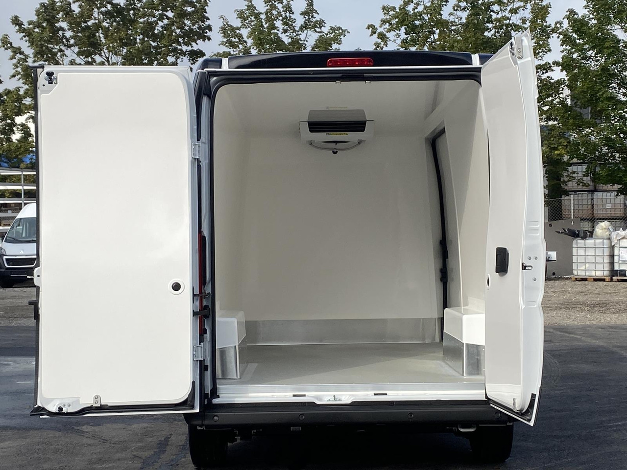 CITROEN ALTE VERSION JUMPER L2H2 140PS CONFORT 35+ / TIEFKÜHLFAHRZEUG -20C KONVEKTA ODER THERMOKING - Carrinha frigorífica: foto 4 CITROEN ALTE VERSION JUMPER L2H2 140PS CONFORT 35+ / TIEFKÜHLFAHRZEUG -20C KONVEKTA ODER THERMOKING - Carrinha frigorífica: foto 4
