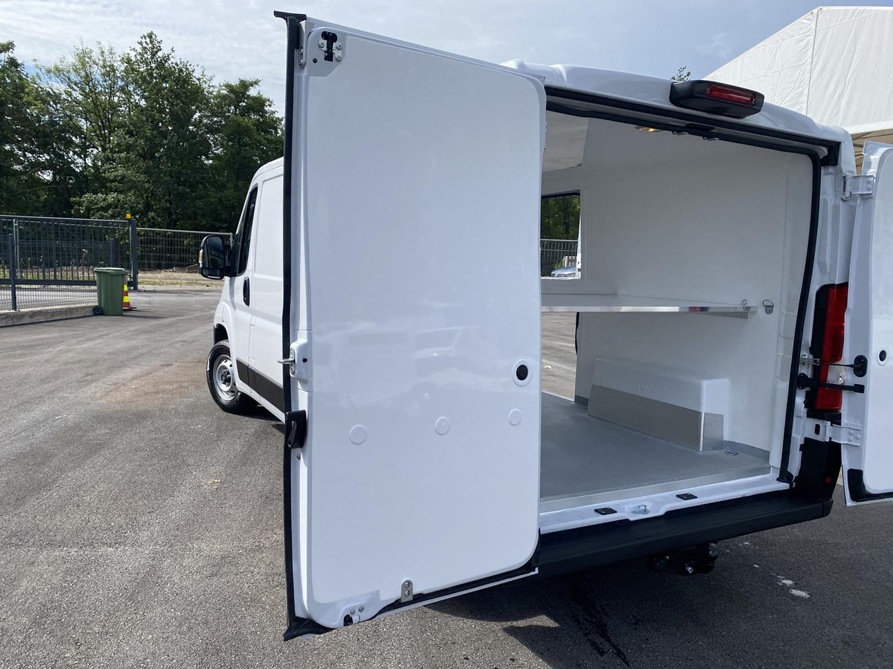 FIAT DUCATO L2H1 140PS | ISOLIERUNG OHNE KÜHLAGGREGAT - Carrinha frigorífica: foto 4 FIAT DUCATO L2H1 140PS | ISOLIERUNG OHNE KÜHLAGGREGAT - Carrinha frigorífica: foto 4