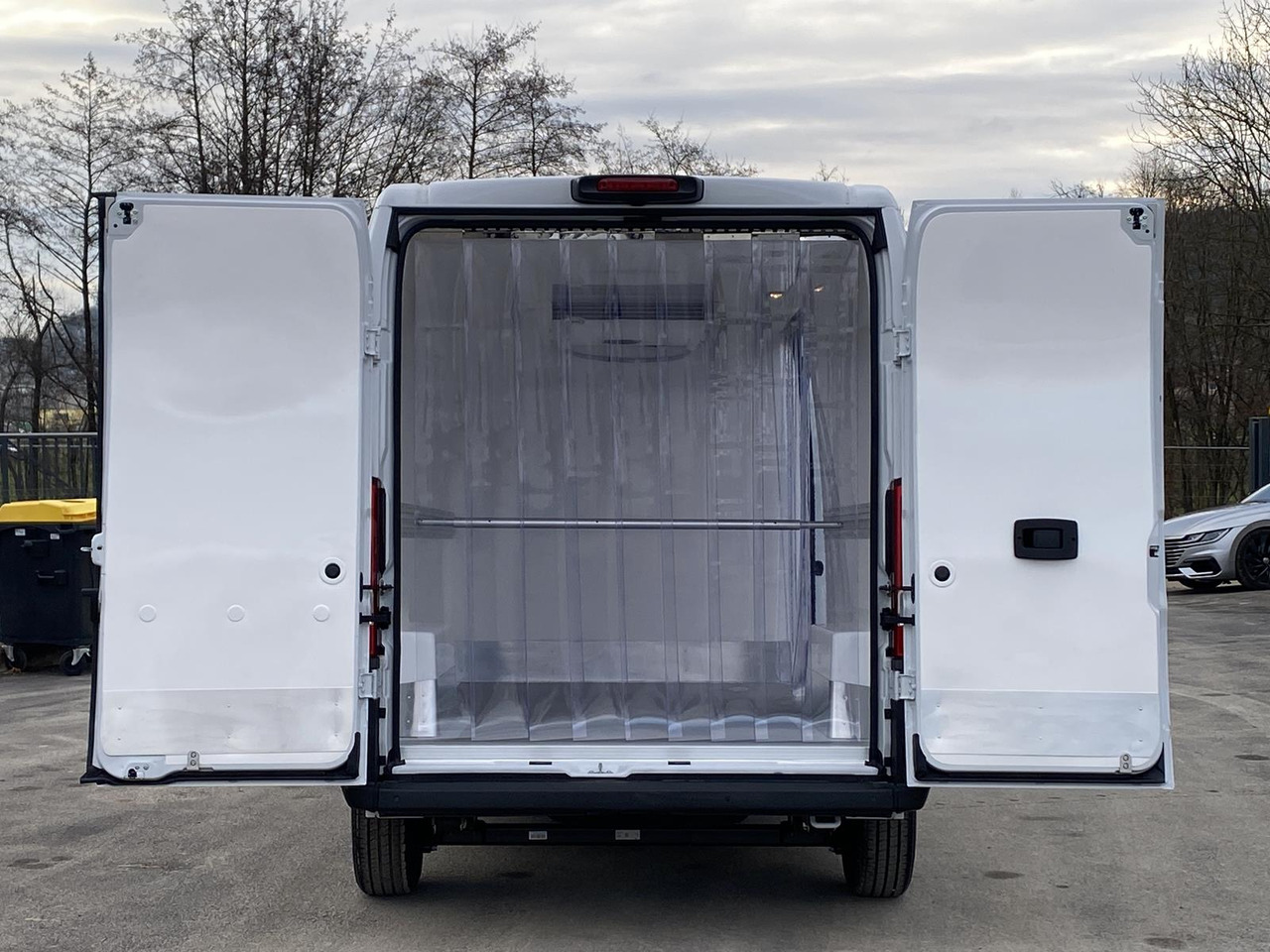 FIAT DUCATO L3H2 180PS BASE HEAVY / FRISCHDIENST + XARIOS 300 12-380V + Heizung - Carrinha frigorífica: foto 4 FIAT DUCATO L3H2 180PS BASE HEAVY / FRISCHDIENST + XARIOS 300 12-380V + Heizung - Carrinha frigorífica: foto 4