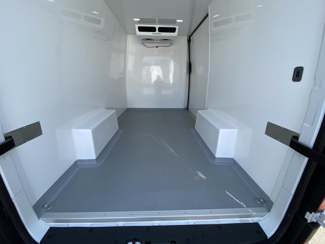 MAN TGE 3.140 L3H3 140PS RS3640mm/ FRISCHDIENST BIS 0 + KONVEKTA UNDERMODE - Carrinha frigorífica: foto 5 MAN TGE 3.140 L3H3 140PS RS3640mm/ FRISCHDIENST BIS 0 + KONVEKTA UNDERMODE - Carrinha frigorífica: foto 5
