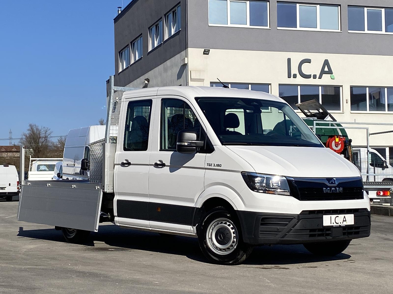 MAN TGE 3.180 DOKA 1+6 3640MM | OFFENE PRITSCHE + ALU KOFFER AUF DER PRITSCHE - Furgão caixa aberta: foto 4 MAN TGE 3.180 DOKA 1+6 3640MM | OFFENE PRITSCHE + ALU KOFFER AUF DER PRITSCHE - Furgão caixa aberta: foto 4