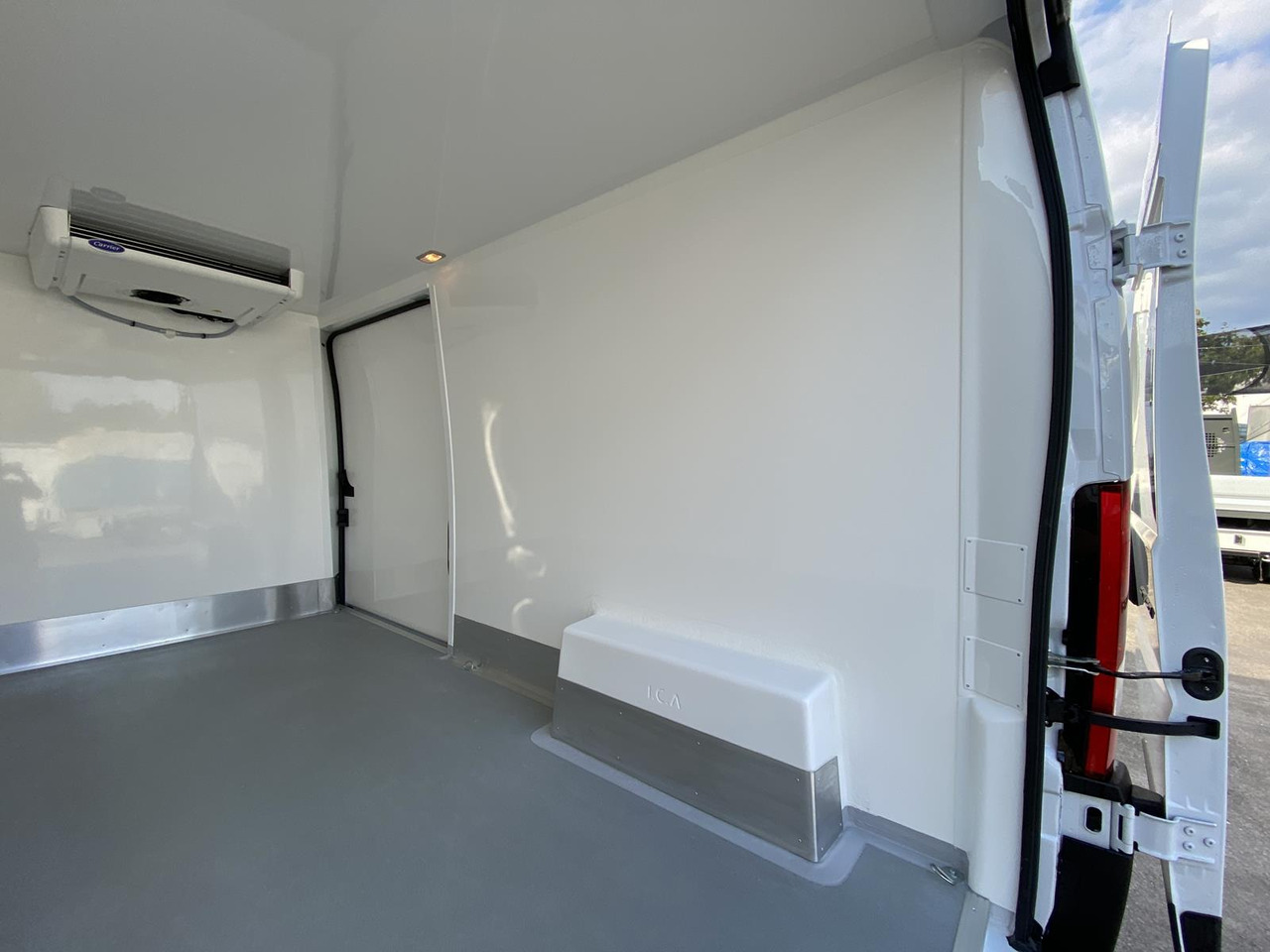 PEUGEOT BOXER L3H2 180PS CONFORT 335 / FRISCHDIENST BIS 0 + XARIOS 300 12-230V - Carrinha frigorífica: foto 2 PEUGEOT BOXER L3H2 180PS CONFORT 335 / FRISCHDIENST BIS 0 + XARIOS 300 12-230V - Carrinha frigorífica: foto 2