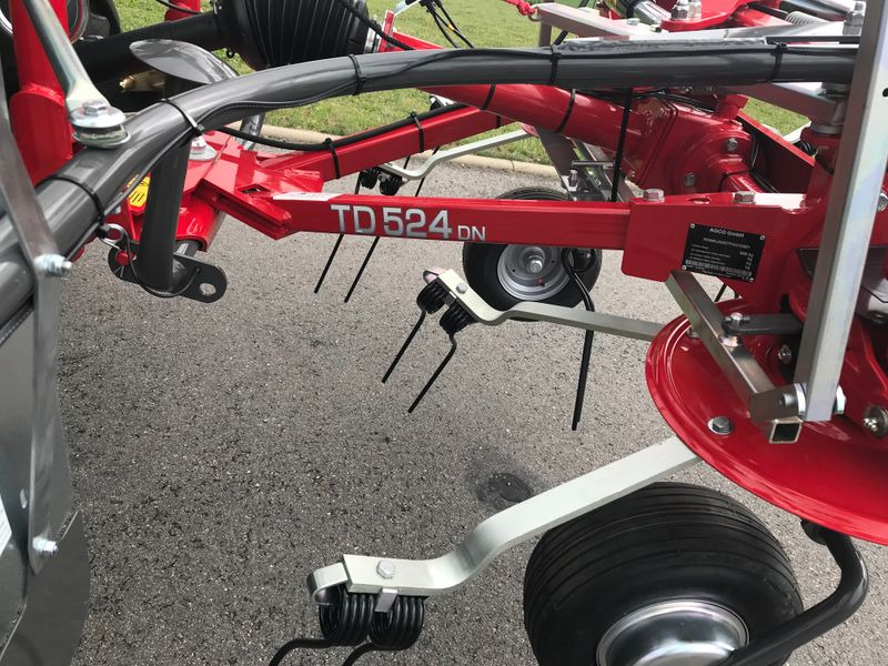 Massey Ferguson MF TD 524 DN / FELLA SANOS 5204 DN - Ancinho enleirador: foto 2 Massey Ferguson MF TD 524 DN / FELLA SANOS 5204 DN - Ancinho enleirador: foto 2