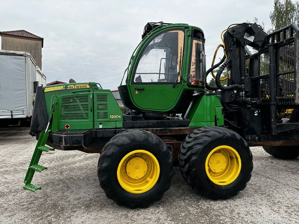 John Deere 1210E 10m CF710 KRAN - Forwarder: foto 2 John Deere 1210E 10m CF710 KRAN - Forwarder: foto 2