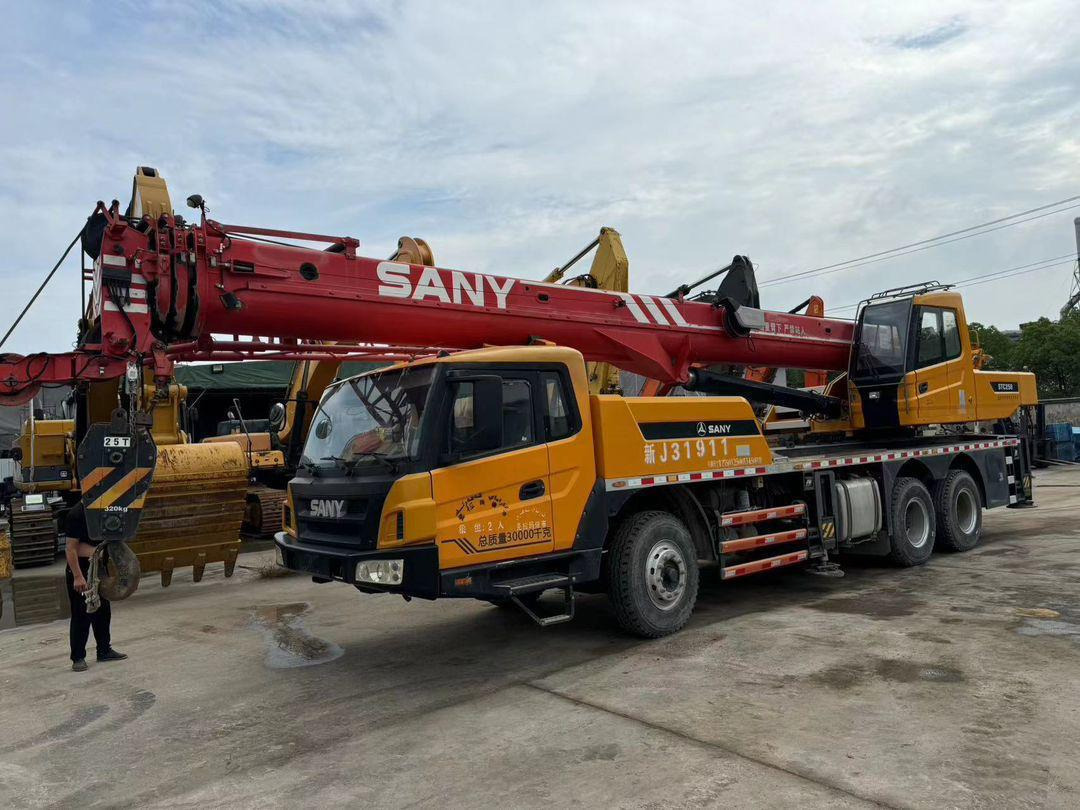 SANY 25 Ton Crane Truck Crane SANY STC250 QY50C STC750 STC1000 XCMG ZOOOMLION TADANO KOBELCO CRANES FOR SALE - Guindaste móvel: foto 2 SANY 25 Ton Crane Truck Crane SANY STC250 QY50C STC750 STC1000 XCMG ZOOOMLION TADANO KOBELCO CRANES FOR SALE - Guindaste móvel: foto 2