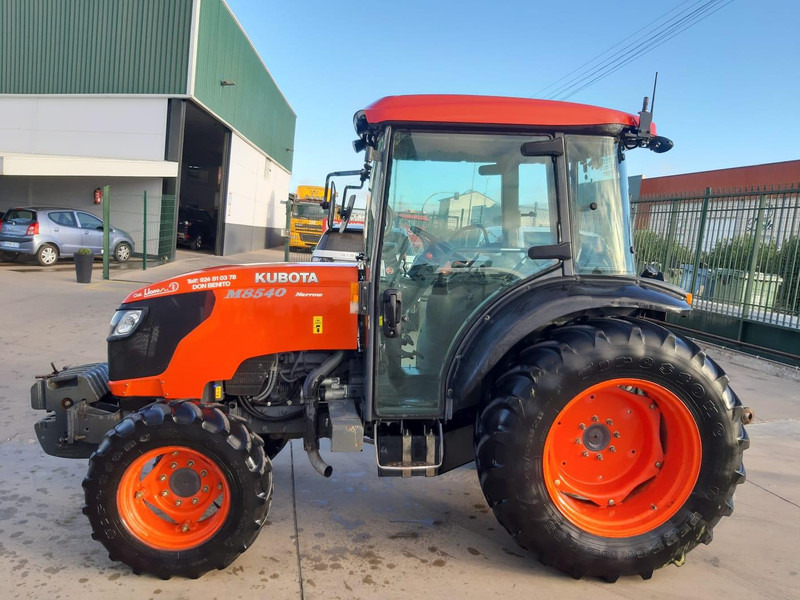 Kubota M8540 - Trator: foto 1 Kubota M8540 - Trator: foto 1