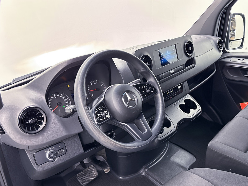 Mercedes-Benz Sprinter 315 1.9 CDI L2H2 3.5t trekgewicht Achteruitrijcamera Betimmering Apple Carplay/Android Auto Cruise Control - Furgão compacto: foto 5 Mercedes-Benz Sprinter 315 1.9 CDI L2H2 3.5t trekgewicht Achteruitrijcamera Betimmering Apple Carplay/Android Auto Cruise Control - Furgão compacto: foto 5