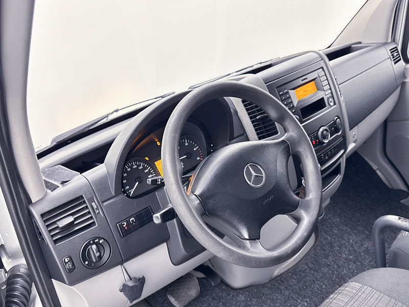 Mercedes-Benz Sprinter 316 2.2 CDI Bakwagen Meubelbak met Laadklep D'Hollandia Cruise Control Zijdeur - Carrinha de contentor: foto 4 Mercedes-Benz Sprinter 316 2.2 CDI Bakwagen Meubelbak met Laadklep D'Hollandia Cruise Control Zijdeur - Carrinha de contentor: foto 4
