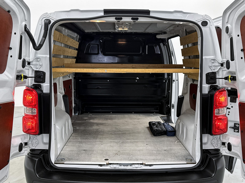 Furgão compacto Toyota ProAce Compact 1.5 D-4D Live Navigator Navigatie Cruise control Betimmering: foto 18 Furgão compacto Toyota ProAce Compact 1.5 D-4D Live Navigator Navigatie Cruise control Betimmering: foto 18