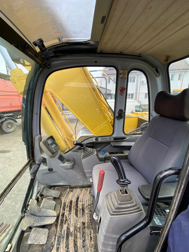 New Holland Kobelco E 215 22 T Klima - Escavadora de rastos: foto 2 New Holland Kobelco E 215 22 T Klima - Escavadora de rastos: foto 2