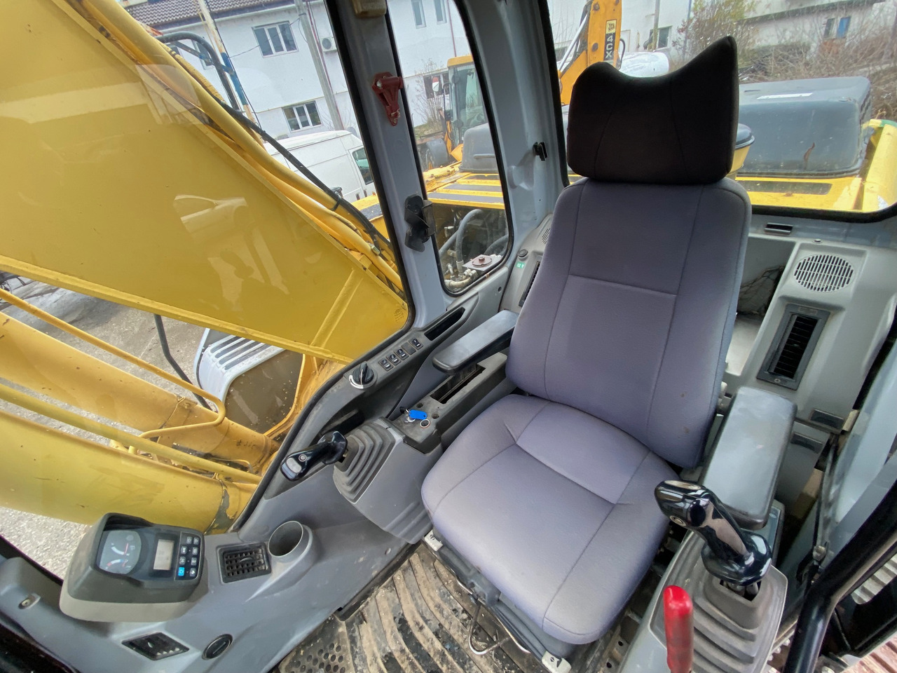 New Holland Kobelco E 215 22 T Klima - Escavadora de rastos: foto 3 New Holland Kobelco E 215 22 T Klima - Escavadora de rastos: foto 3