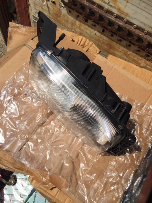 Renault DCI stanga/dreapta NOU - Farol dianteira de Caminhão: foto 2 Renault DCI stanga/dreapta NOU - Farol dianteira de Caminhão: foto 2