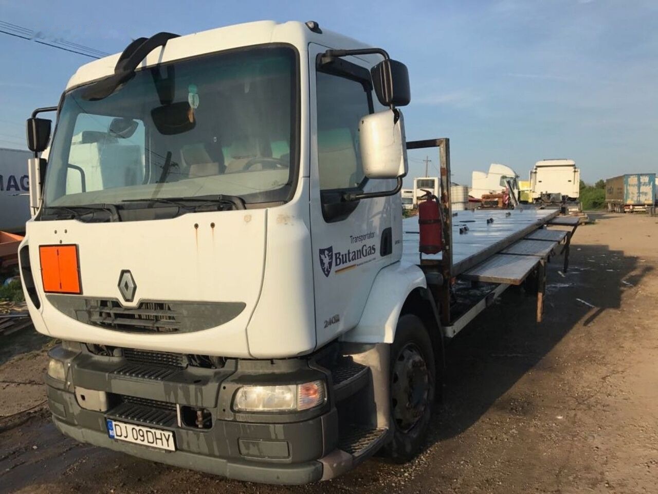 Renault Midlum DXI Adr Transport Butelii - Camião de caixa aberta/ Plataforma: foto 1 Renault Midlum DXI Adr Transport Butelii - Camião de caixa aberta/ Plataforma: foto 1