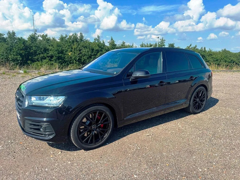 Audi SQ7 Black Edition. panoramo sun roof. . oil heater. head up display. 21" alu weels. night vision. B&O sound system. - SUV: foto 2 Audi SQ7 Black Edition. panoramo sun roof. . oil heater. head up display. 21" alu weels. night vision. B&O sound system. - SUV: foto 2