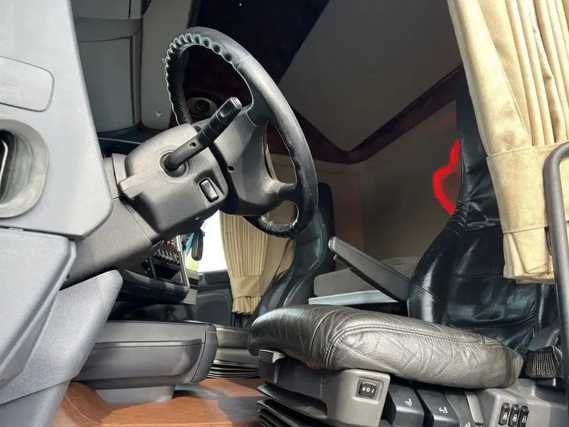 Tractor Scania T520 V8 Speciel interior. Air / Air suspension. Opticruise / Retarder .PTO on Engine and gearbox. New Hydr. system.: foto 12