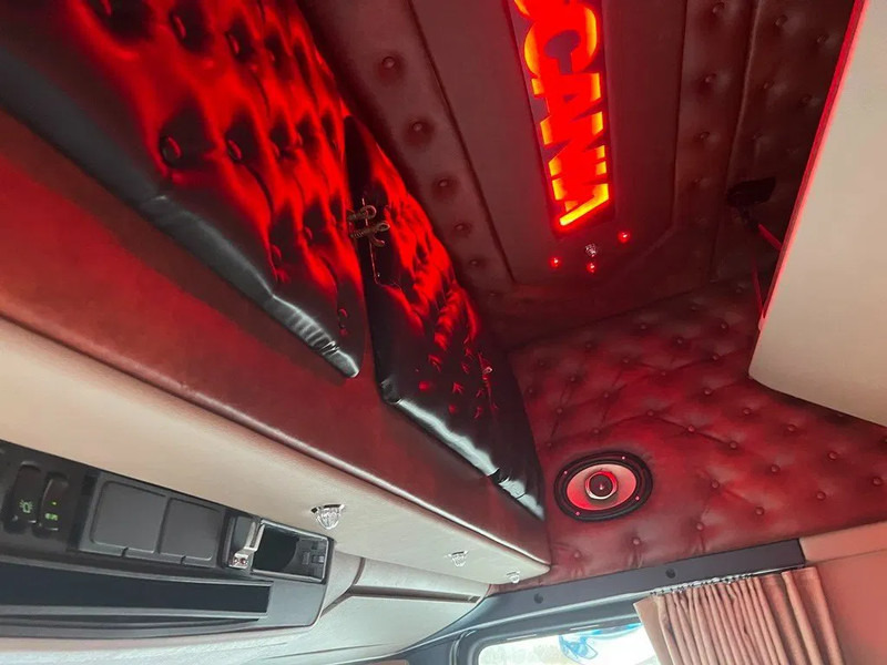 Tractor Scania T520 V8 Speciel interior. Air / Air suspension. Opticruise / Retarder .PTO on Engine and gearbox. New Hydr. system.: foto 16