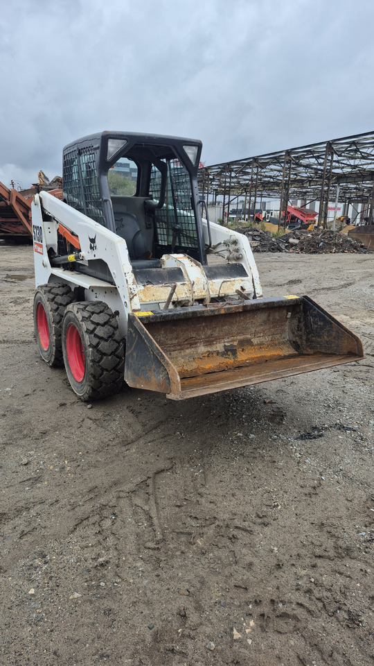 BOBCAT S130 - Mini carregadeira: foto 4 BOBCAT S130 - Mini carregadeira: foto 4