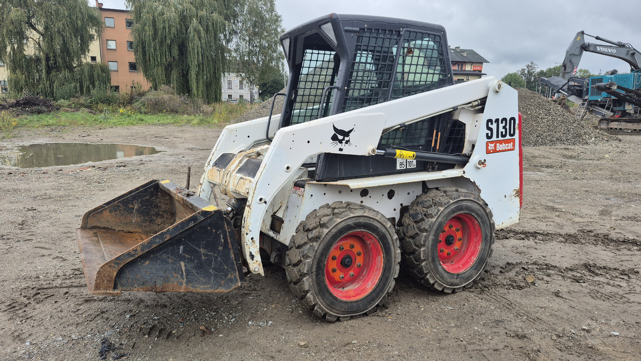 BOBCAT S130 - Mini carregadeira: foto 1 BOBCAT S130 - Mini carregadeira: foto 1