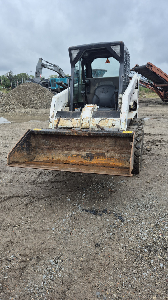 BOBCAT S130 - Mini carregadeira: foto 3 BOBCAT S130 - Mini carregadeira: foto 3